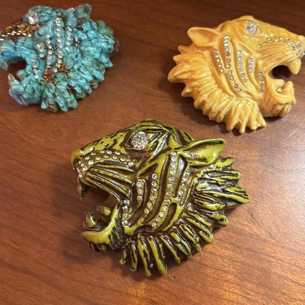 Gucci Tiger Head Brooch in Gold and Brown - Picture 4 of 6